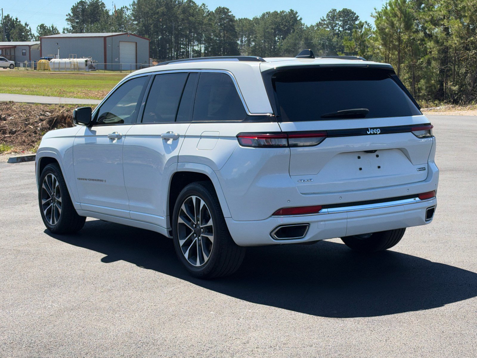 Used 2023 Jeep Grand Cherokee Overland AWD/4WD image 7