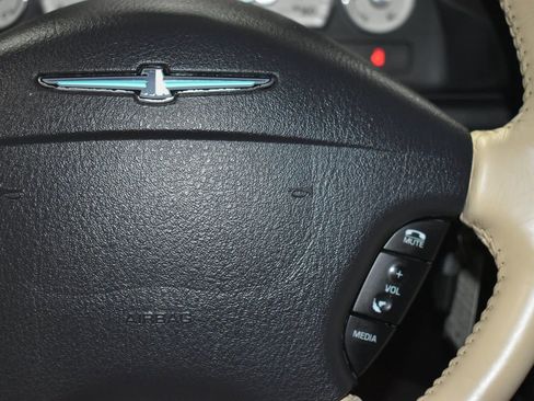 Used 2004 Ford Thunderbird image 23