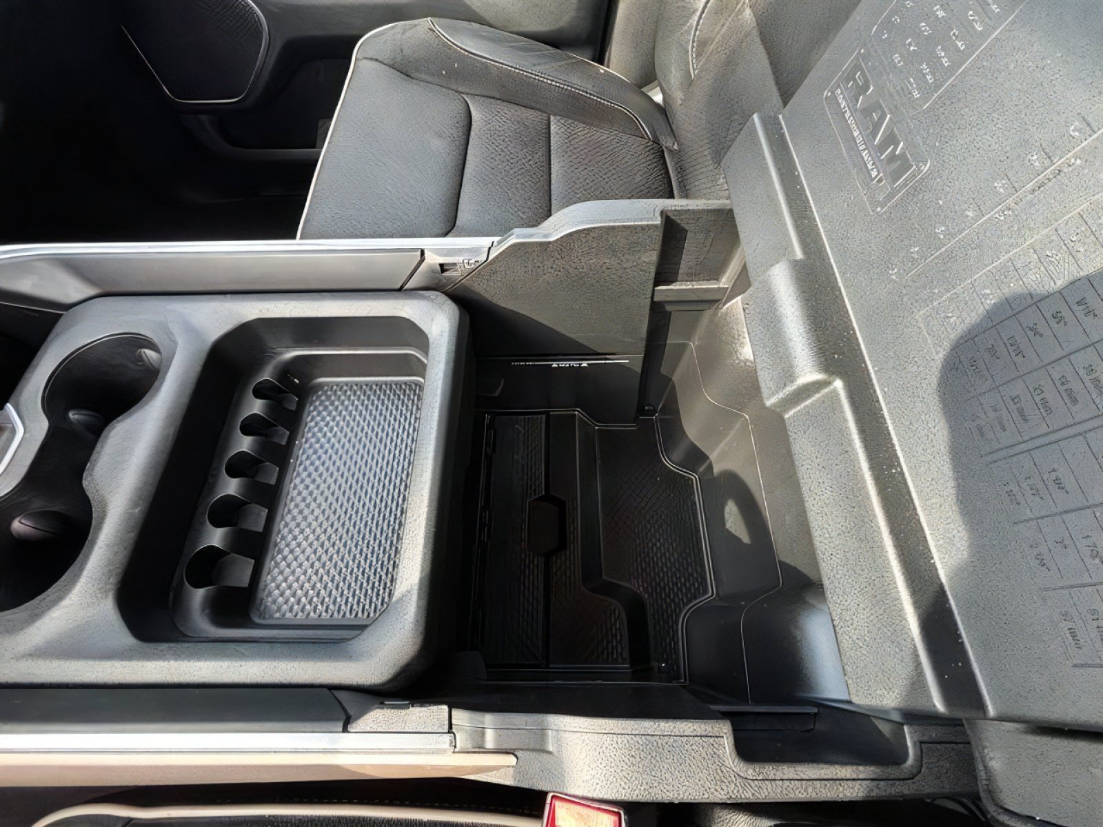 Used 2019 RAM 1500 Laramie AWD/4WD image 19