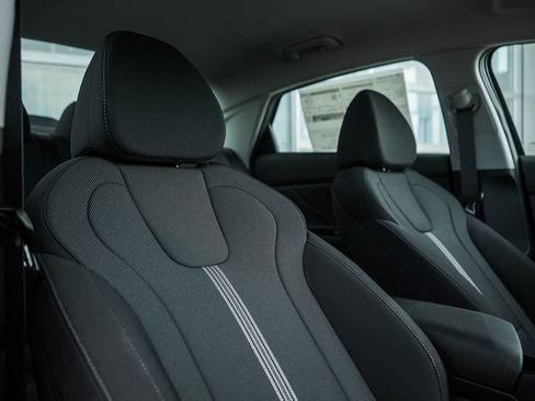 New 2025 Hyundai Elantra SE image 11