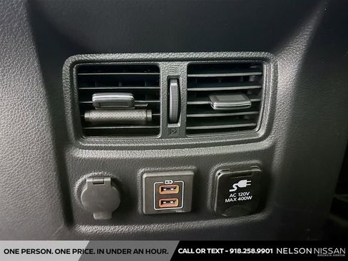 Used 2020 Nissan Titan SL w/ Moonroof Package AWD/4WD image 28