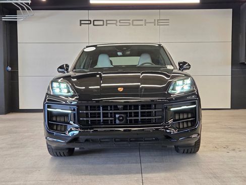 Certified 2025 Porsche Cayenne GTS image 28