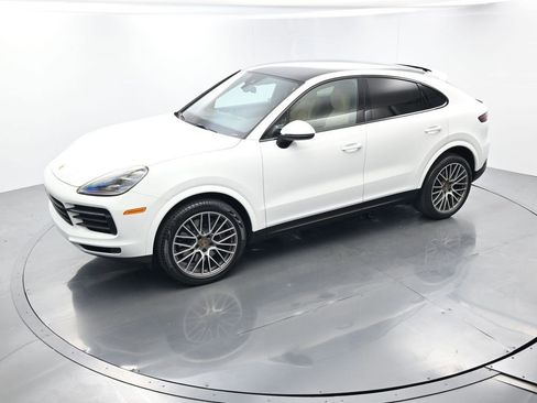 Certified 2022 Porsche Cayenne Platinum Edition image 35