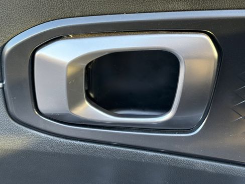 Certified 2023 Kia Sorento LX image 9