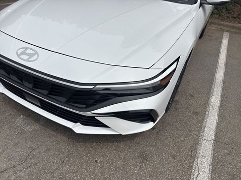 Used 2025 Hyundai Elantra Limited w/ Cargo Package FWD image 6