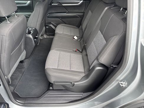 Used 2025 GMC Acadia Elevation image 11