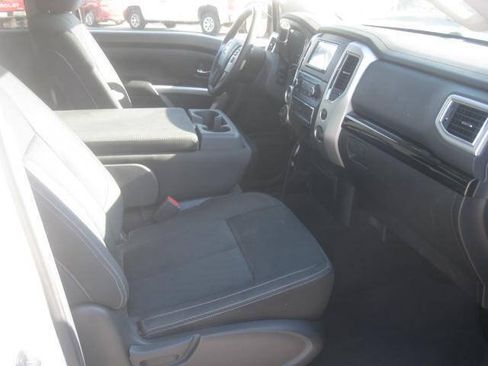 Used 2018 Nissan Titan SV AWD/4WD image 17