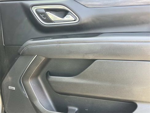 Used 2023 GMC Yukon XL SLT image 26