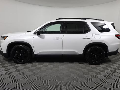 Used 2025 Honda Pilot Black Edition image 8