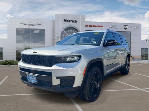 Used 2023 Jeep Grand Cherokee L Laredo AWD/4WD image 4