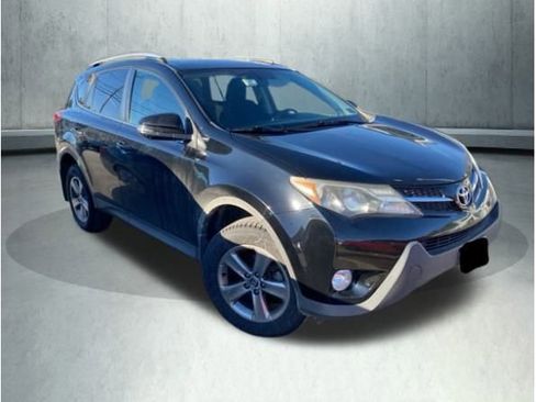 Used 2015 Toyota RAV4 XLE image 2