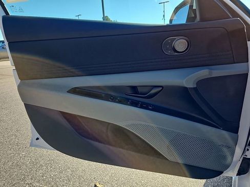 New 2025 Hyundai Elantra Limited w/ Cargo Package FWD image 36
