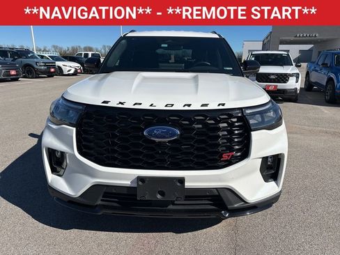 Used 2025 Ford Explorer ST image 2