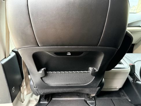 Used 2017 Chrysler Pacifica Limited w/ Tire & Wheel Group image 55