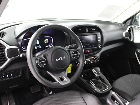 Used 2023 Kia Soul LX w/ Option Group 015 FWD image 7