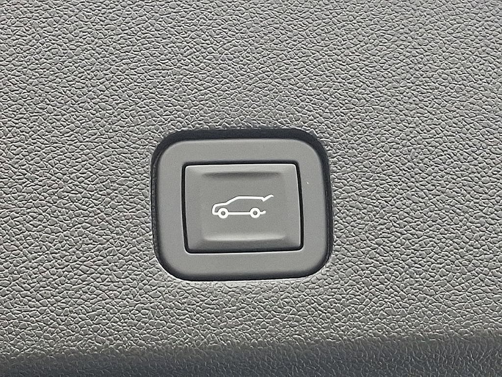 Used 2025 Cadillac XT6 Premium Luxury w/ Technology Package AWD/4WD image 34