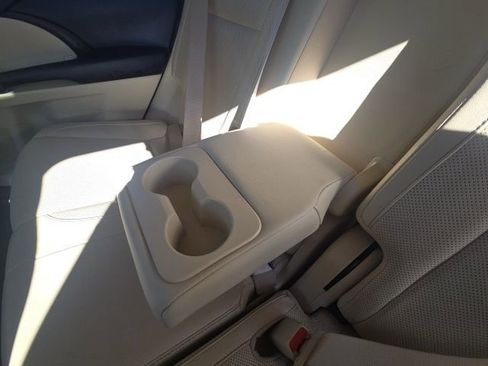 Used 2018 Toyota Highlander Limited image 20