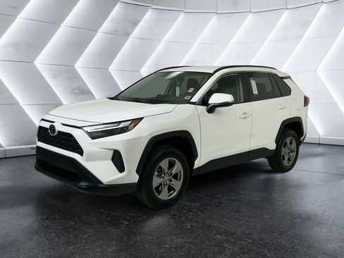 Used 2024 Toyota RAV4 XLE FWD image 3
