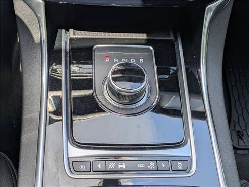 Used 2020 Jaguar XF Premium RWD image 13
