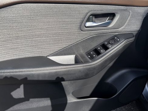 Used 2023 Nissan Rogue SV image 16