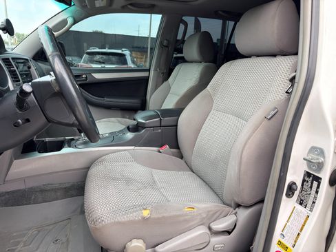 Used 2008 Toyota 4Runner SR5 AWD/4WD image 17