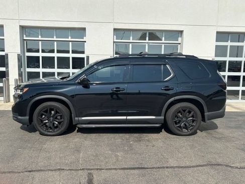 Used 2025 Honda Pilot Elite image 3