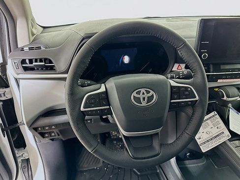 New 2026 Toyota Sienna XLE image 9