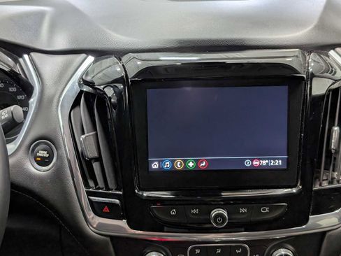 Used 2021 Chevrolet Traverse LT image 17