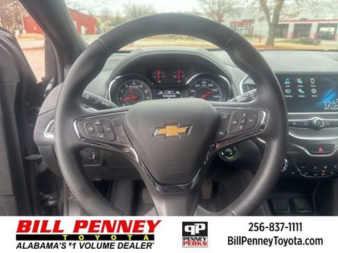 Used 2017 Chevrolet Cruze LT w/ Convenience Package image 26