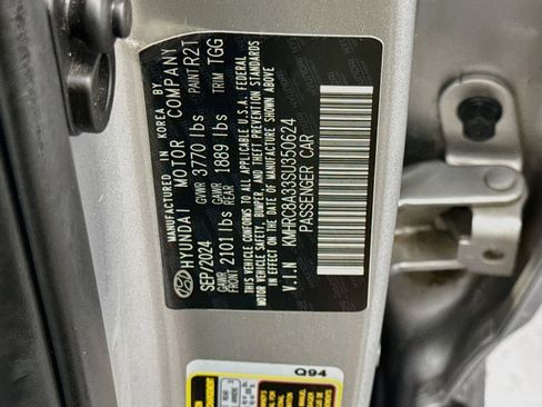 Used 2025 Hyundai Venue SEL FWD image 12