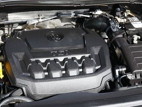 Used 2021 Volkswagen Tiguan SE image 59