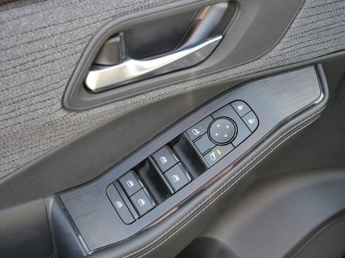 Used 2023 Nissan Rogue SV image 19