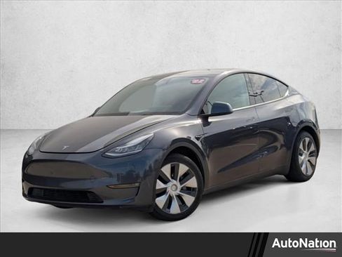 Used 2022 Tesla Model Y Long Range image 1