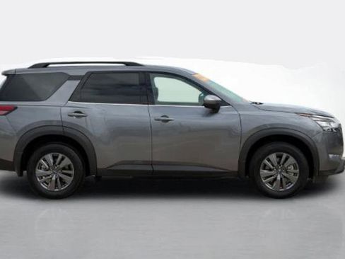 Certified 2024 Nissan Pathfinder SV FWD image 1