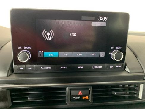 Used 2025 Honda Pilot Sport image 3