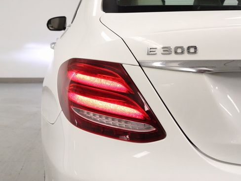 Used 2018 Mercedes-Benz E 300 4MATIC image 11