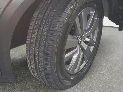 Used 2025 Nissan Pathfinder SV FWD image 31