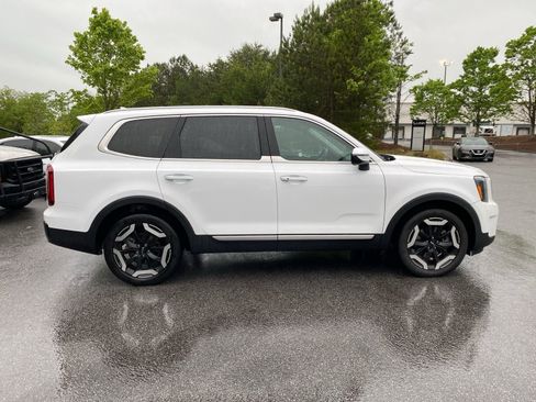 Used 2025 Kia Telluride S FWD image 7
