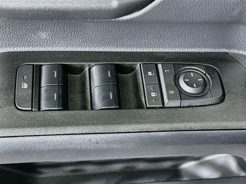 Used 2025 Toyota 4Runner SR5 AWD/4WD image 15
