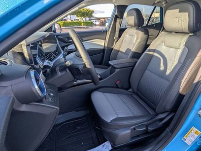 New 2025 Chevrolet Trax LT w/ Driver Confidence Package