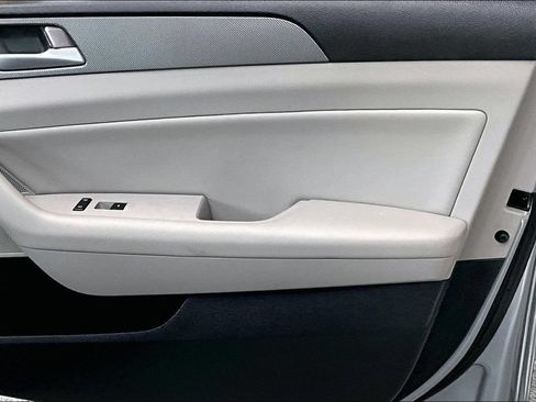 Used 2015 Hyundai Sonata SE w/ Option Group 09 FWD image 27