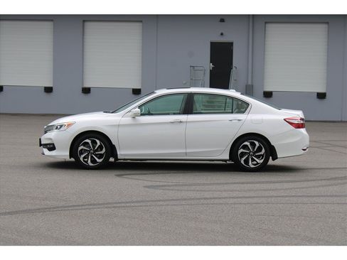 Used 2017 Honda Accord EX-L image 4