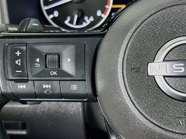 Used 2022 Nissan Rogue SV FWD image 11