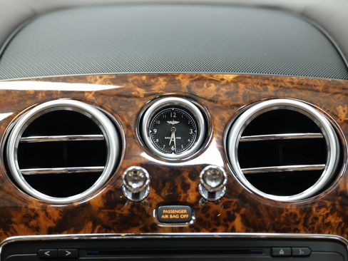 Used 2016 Bentley Flying Spur W12 image 33