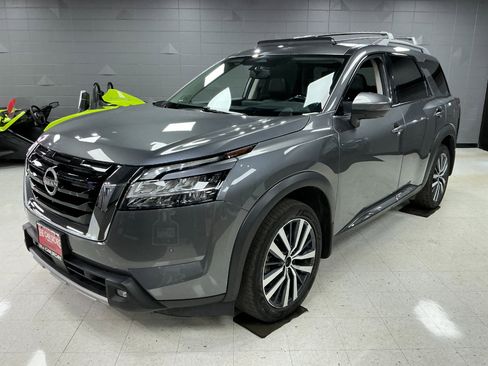 Used 2022 Nissan Pathfinder Platinum w/ Cargo Package image 5
