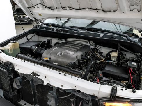 Used 2010 Toyota Tundra 4x4 CrewMax image 52