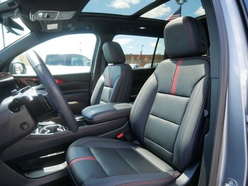 Used 2024 Chevrolet Traverse RS AWD/4WD image 11