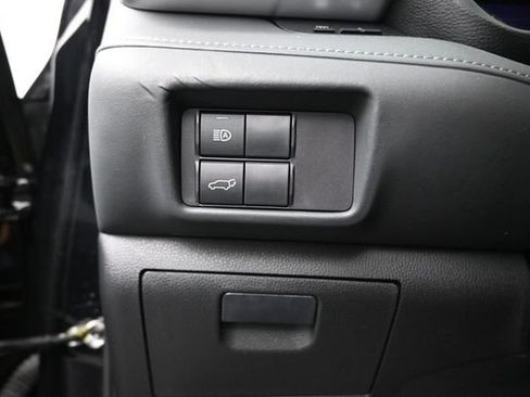 Used 2022 Toyota Highlander XLE AWD/4WD image 14
