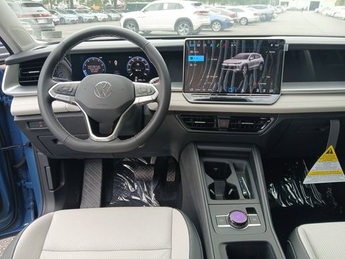 New 2025 Volkswagen Tiguan SE image 13
