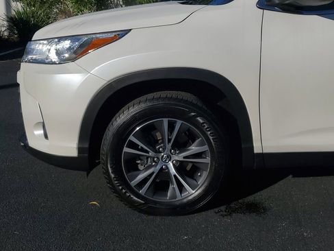 Used 2019 Toyota Highlander LE image 11